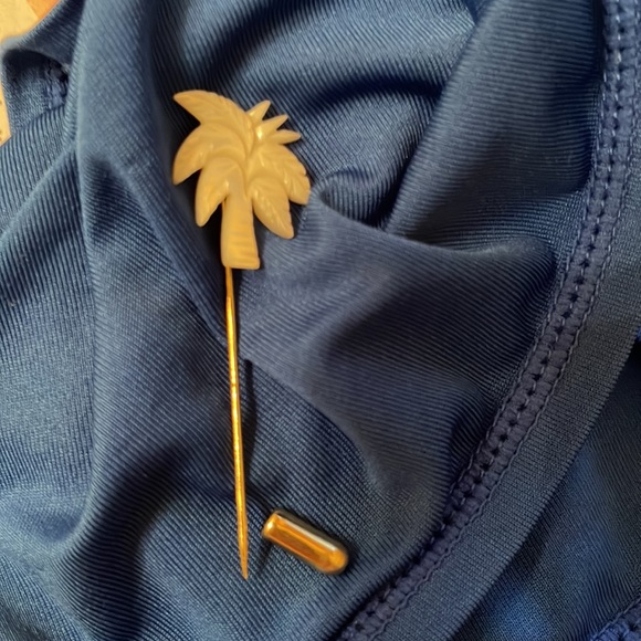 Precious Motherof Pearl Palm Tree Lapel Pin - Picture 2 of 6